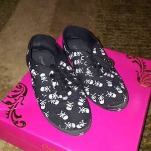 Wild Diva Skull & Crossbones print sneaker